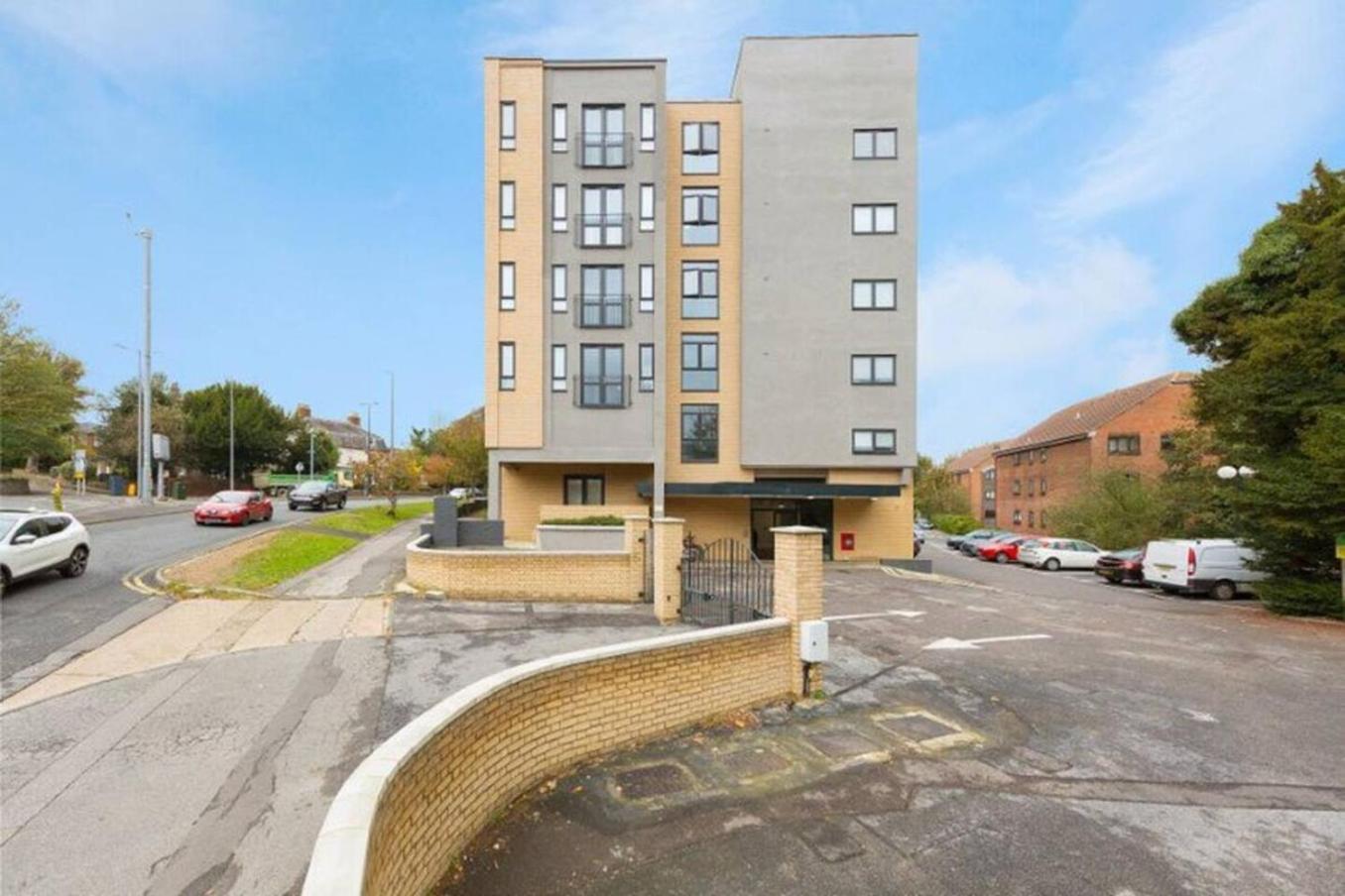 Maidstone Heights By Kasar Stays Exterior photo